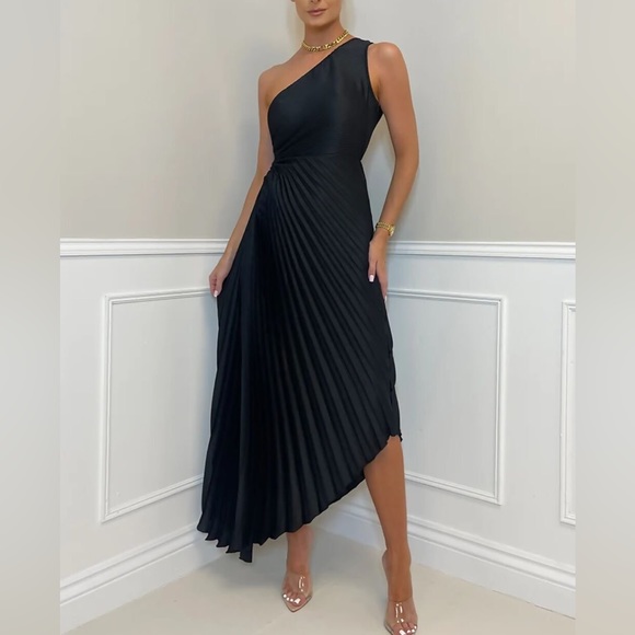 House of Harlow 1960 Dresses & Skirts - House Of Harlow 1960 Black Pleated One Shoulder Dress